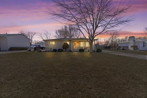 48164 Mallard Dr, Chesterfield, MI 48047