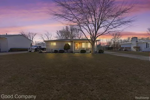 48164 Mallard Dr, Chesterfield, MI 48047