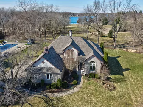 4014 Pine Rdg, Fenton, MI 48430