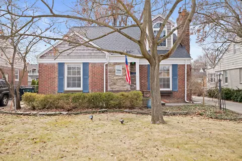917 Cedarhill Dr, Royal Oak, MI 48067
