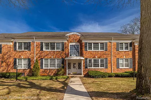 350 Billingsgte #A, Bloomfield Township, MI 48301
