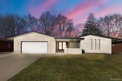 38233 Medville Dr, Sterling Heights, MI 48312