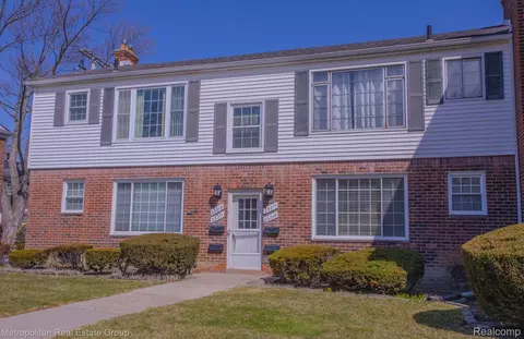 23215 Edsel Frd, Saint Clair Shores, MI 48080