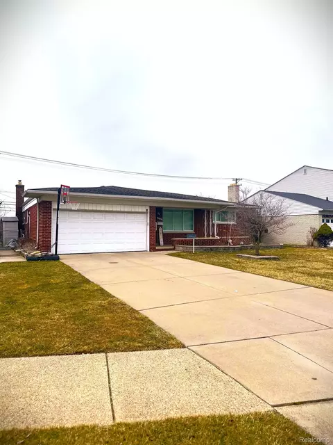 33147 Chatsworth Dr, Sterling Heights, MI 48312