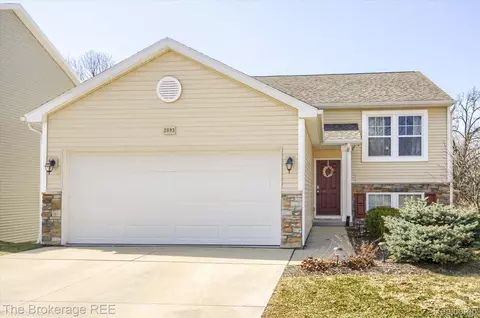 2093 Stillwater Dr, Davison, MI 48423