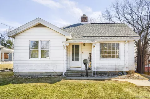 311 Pine St, Clio, MI 48420