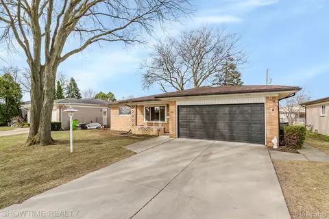 33661 Ashton Dr, Sterling Heights, MI 48312