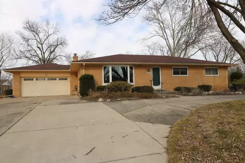 23665 E Newell Cir, Farmington Hills, MI 48336
