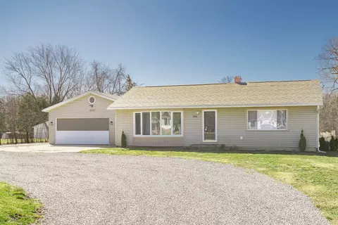 2372 Gibson Rd, Grand Blanc, MI 48439