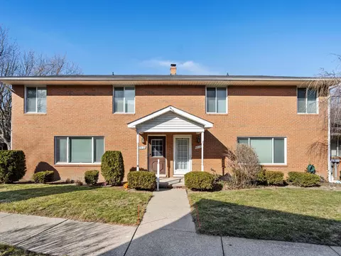 42127 Toddmark Ln, Clinton Township, MI 48038