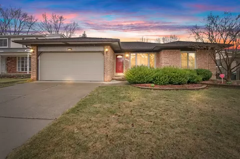 1601 Lakewood Dr, Troy, MI 48083