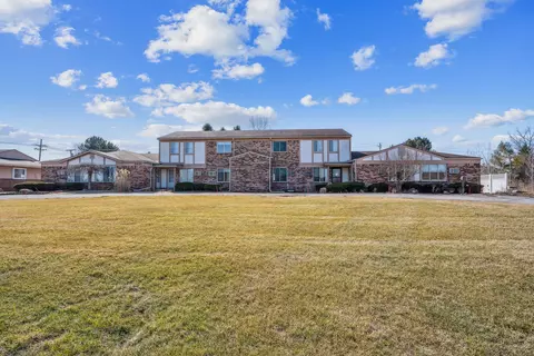 61135 11 Mile Rd 5 1 Rd #5, South Lyon, MI 48178