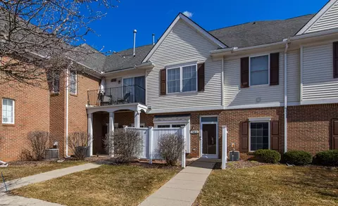 708 Mberly Dr #A, Waterford, MI 48328