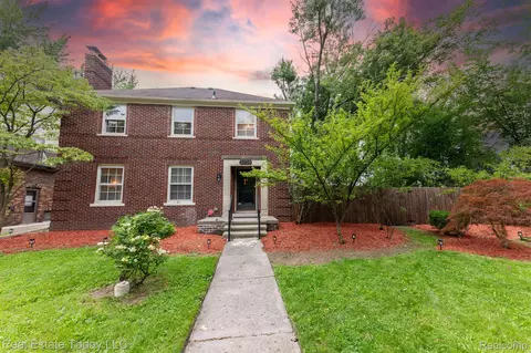 1439 Bedford Rd, Grosse Pointe Park, MI 48230