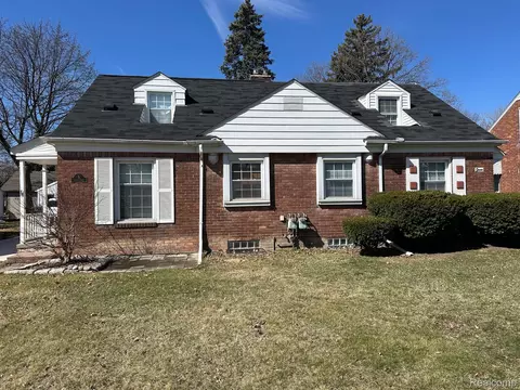 5 Carlton Ln, Dearborn, MI 48120