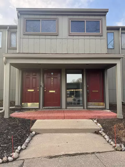 9701 Harbour Cove Crt Ct, Ypsilanti, MI 48197