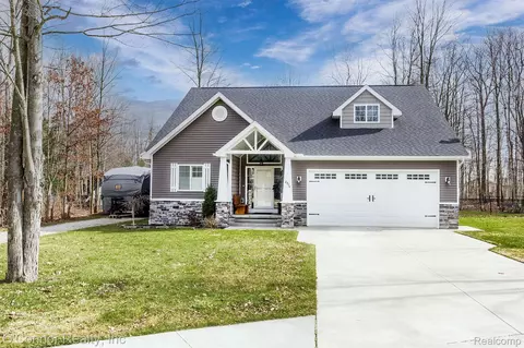 2974 E Bob White Dr, Kimball, MI 48074
