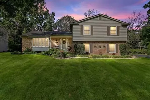 2406 Kingsbury Dr, Troy, MI 48098