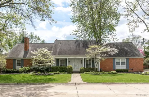 41 N Duval Rd, Village Of Grosse Pointe Shores, MI 48236