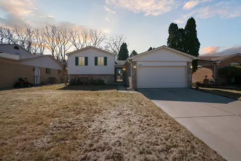 15478 Packan Dr, Clinton Township, MI 48038