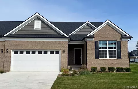 42616 Arbor Dr, Clinton Township, MI 48038