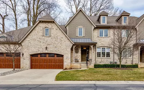 4207 Oak Arbor Crt Ct, Oakland, MI 48306