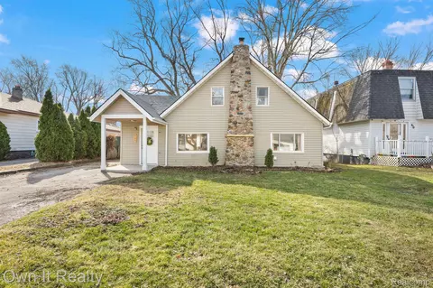 469 Lakeside Dr, Waterford, MI 48328
