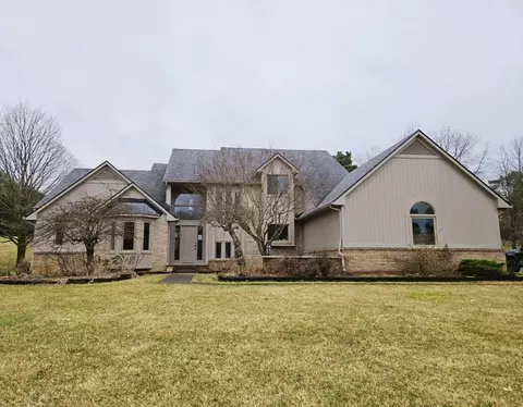 13585 Merrie Meadow Ln, Green Oak, MI 48178