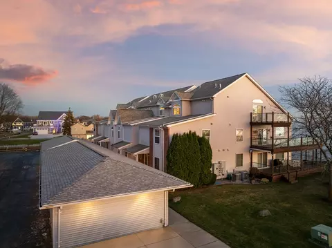 37828 Jefferson Ave, Harrison, MI 48045