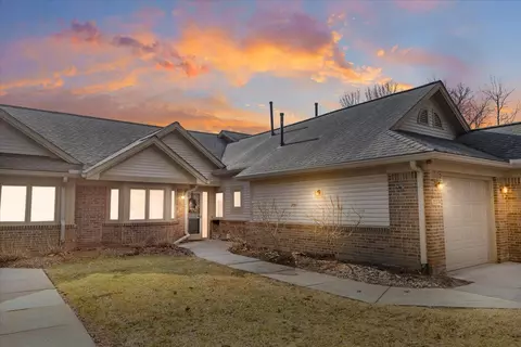 21374 Mulberry Crt Ct, Farmington Hills, MI 48336