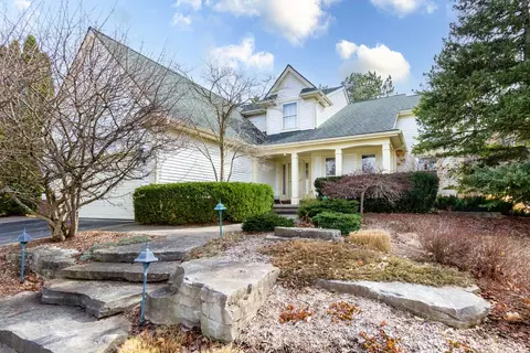 490 Franklin Lake Cir, Oxford, MI 48371