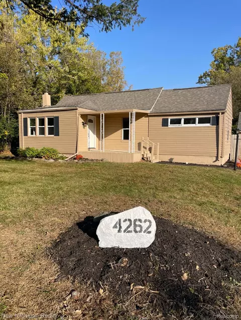 4262 W Court St, Flint, MI 48532