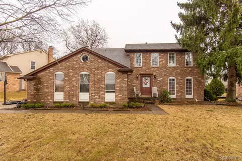 22170 Shadybrook Dr, Novi, MI 48375