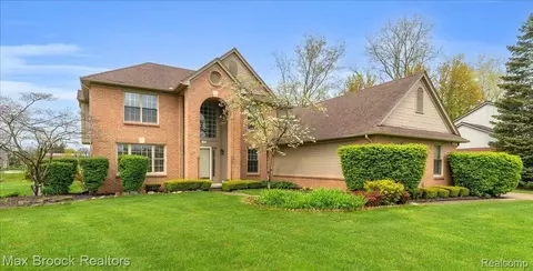 1021 Oak Tree Ln, Bloomfield Hills, MI 48304