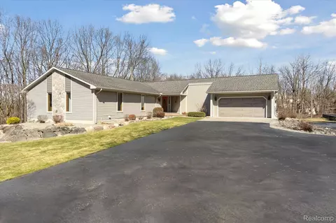 5074 Clarkston Rd, Independence, MI 48348