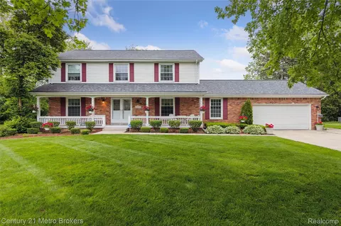 5175 Candlewood Dr, Grand Blanc, MI 48439