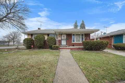 19613 Lochmoor St, Harper Woods, MI 48225