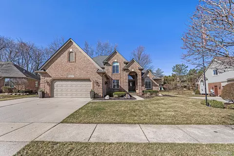 6634 Saint Andrews Dr, Shelby Township, MI 48316