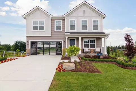 8328 Silica Dr, White Lake, MI 48386
