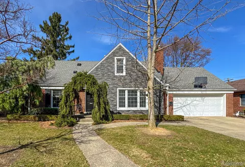 13110 Hart Ave, Huntington Woods, MI 48070