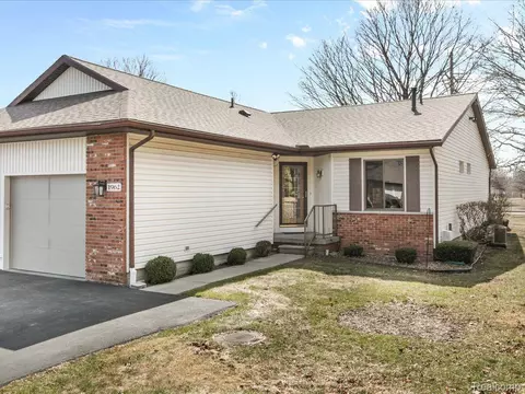 1962 Michigan Ave, Marysville, MI 48040