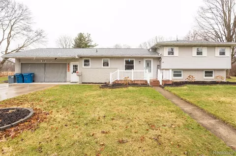 439 Old Bridge Rd, Grand Blanc, MI 48439
