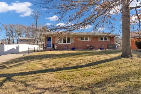 2638 Edgevale Dr, Waterford, MI 48329