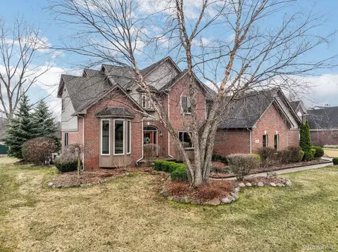 23505 Kirby Dr, Brownstown, MI 48134