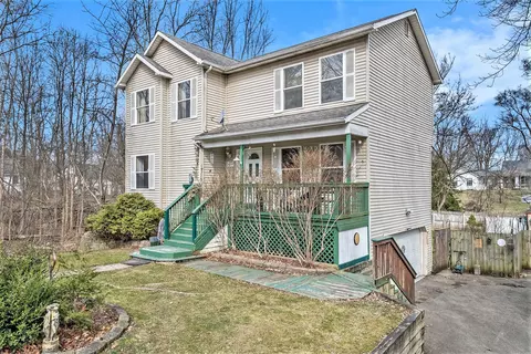 212 W Rose St, Holly, MI 48442