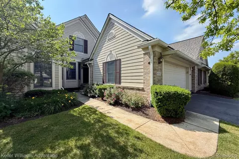 16681 Lyonhurst Cir, Northville, MI 48168