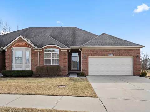 21614 Mary Rose Dr #36, Macomb, MI 48044