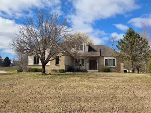 4453 Creekview Dr, Oceola, MI 48843
