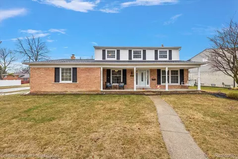 16159 Edgewood Dr, Livonia, MI 48154