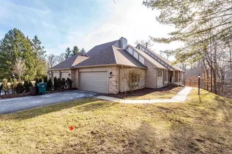 22241 Village Pines Dr, Beverly Hills, MI 48025